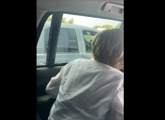 Hombres armados detienen a Mario Delgado y comitiva en Tamaulipas