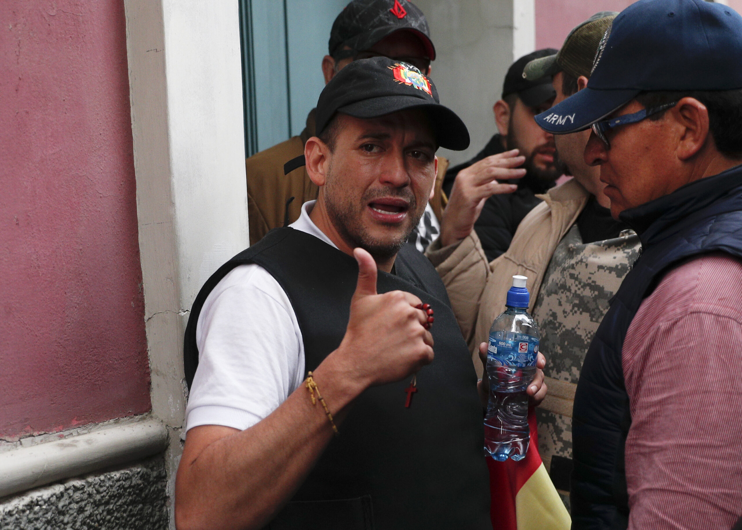 En Bolivia arresta al líder de oposición Luis Fernando Camacho