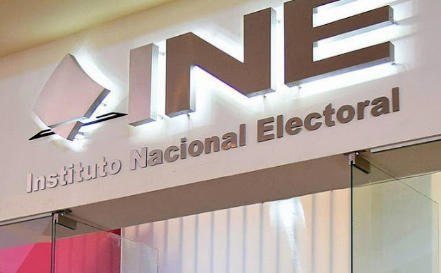 Logo del INE con fondo azul.