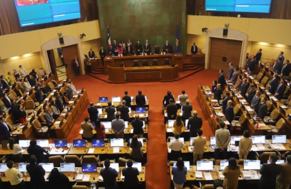 Cámara de Diputados valida resolución que acusó a Allende de quebrar la Constitución Diputados en sesión en Argentina.