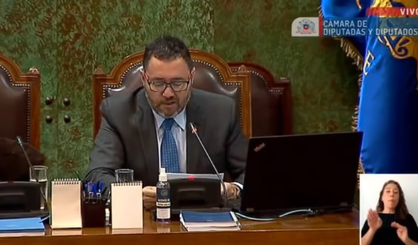 Congreso de Chile lee la resolución que declaró ‘inconstitucional’ el gobierno de Salvador Allende Diputados chilenos en sesión legislativa.