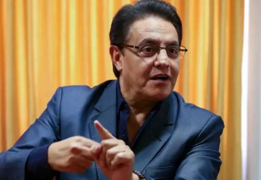 Fernando Villavicencio había denunciado amenaza del Cártel de Sinaloa Retrato de Fernando en fondo neutro.