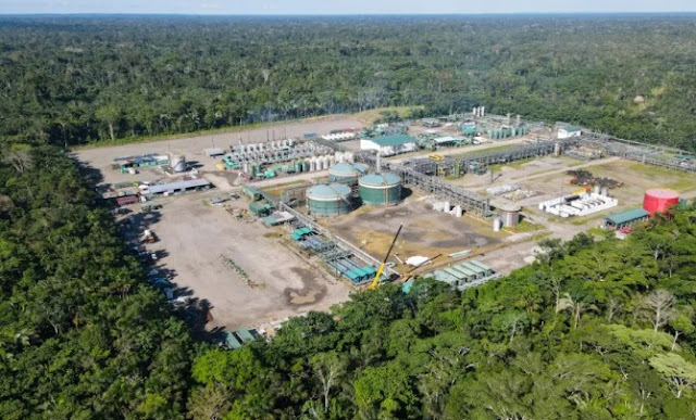 Ecuatorianos votan en contra de la extracción de petróleo en el Yasuní Yasuní, paisaje petrolero en Ecuador.