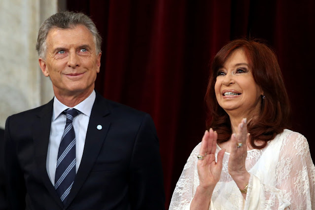 Cristina Fernández y Mauricio Macri juntos.
