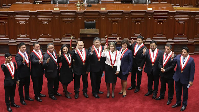 En Perú Acción Nacional expulsa de manera definitiva a los seis congresistas vinculados al caso ‘Los Niños’ Acción Popular en evento comunitario.