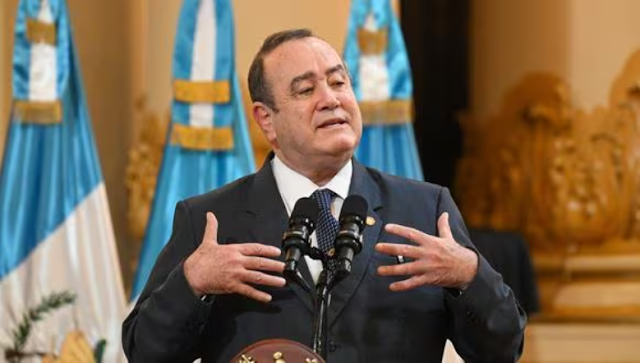 Presidente de Guatemala afirma que se dará la asunción de Bernardo Arévalo Retrato de Alejandro Giammattei.