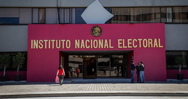 Violencia política contra mujeres sigue siendo preocupación, según informe del INE Edificio del INE en México.