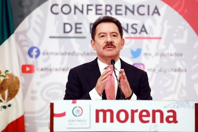 Imagen de un paisaje natural con montañas.