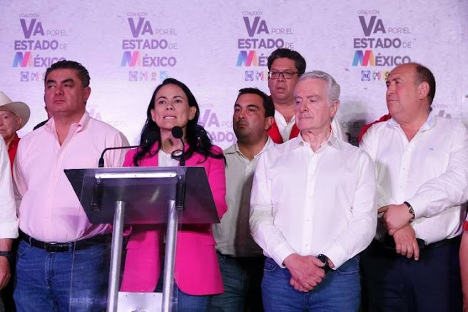 Alejandra del Moral en evento político en México.