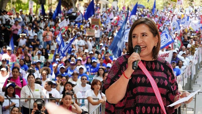 Xóchitl Gálvez: ‘Morena se niega a aceptar derrota electoral’ Diseño abstracto colorido y vibrante.