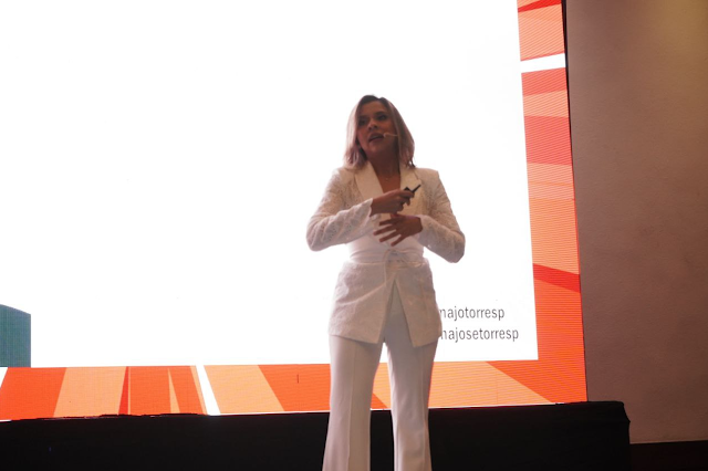 Majo Torres en la XX Cumbre Mundial de Comunicación Política Captura de pantalla del sitio web Sufragio.