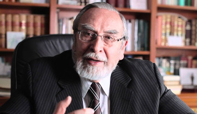 En México, Bernardo Bátiz elogia la capacitación continua de jueces del PJF Imagen abstracta con colores vibrantes y formas.