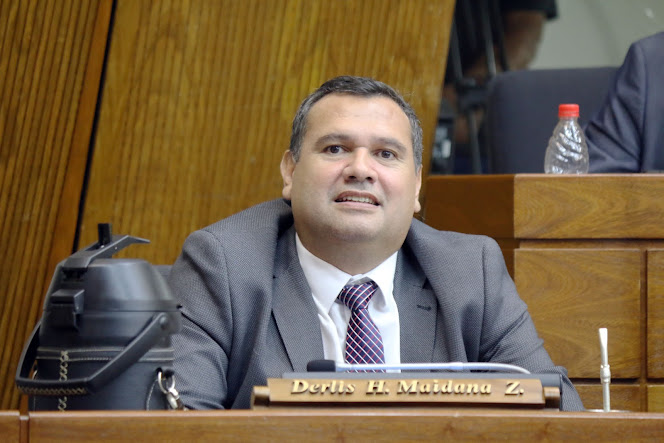 Paraguay: Derlis Maidana evalúa reemplazar a Ramírez en el MEC: “Si se da el ofrecimiento, lo analizaré” Imagen de un paisaje natural sereno.