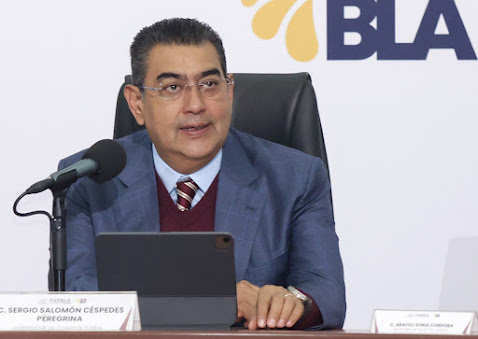 Gobernador de Puebla, Sergio Salomon, llama a la unidad y cooperación entre presidentes municipales en Cuetzalan Retrato de Sergio Salomón.