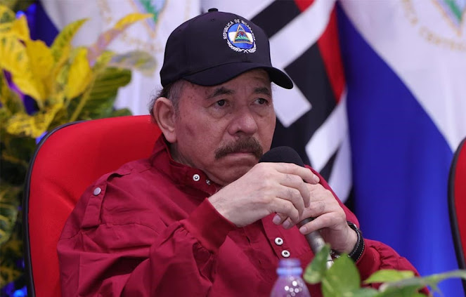 Daniel Ortega rinde homenaje a Sandino.