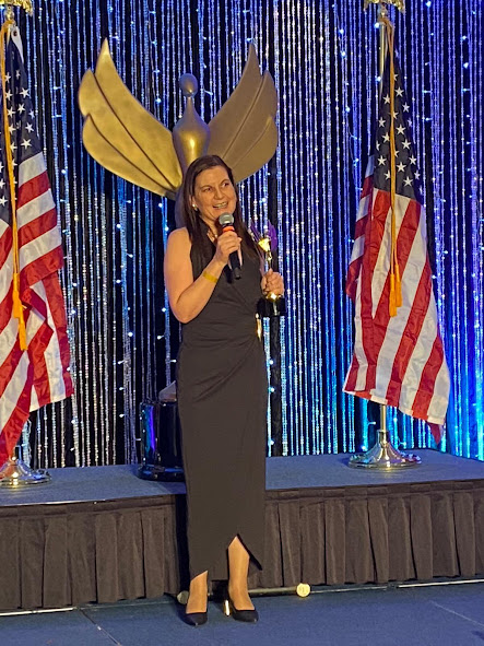 Imagen abstracta con colores vibrantes y formas.