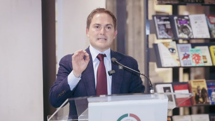 INE advierte violación grave en gastos de campaña de Javier López Cazarín, alcalde electo de Álvaro Obregón Imagen abstracta con colores vibrantes y formas.