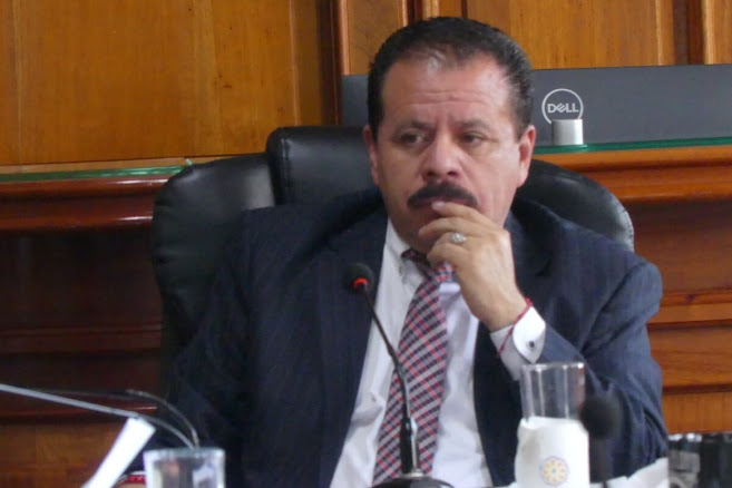 Guatemala: Quetzaltecos solicitan reducción de sueldo para el Alcalde Juan Fernando López Fuentes Alcalde de Xela en evento público.