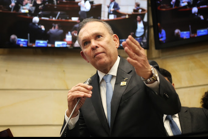 Congreso de Colombia reafirma su autonomía frente a la amenaza de Petro de emitir el presupuesto por decreto, Efraín Cepeda, presidente del Senado Imagen de un paisaje natural.
