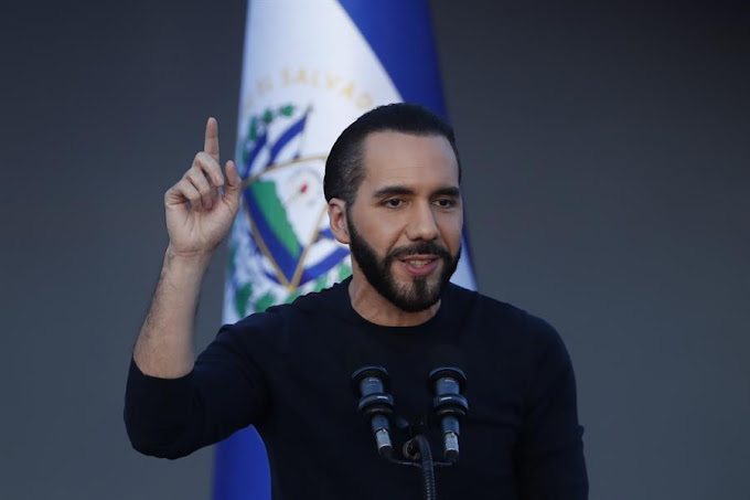 Nayib Bukele promete un presupuesto autofinanciado y sin deuda para El Salvador en 2025 Nayib Bukele presenta plan financiero para El Salvador 2025.