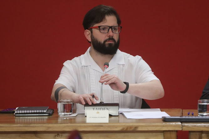 Eliminación del CAE: Gabriel Boric presentará proyecto en cadena nacional Imagen de un paisaje urbano moderno.