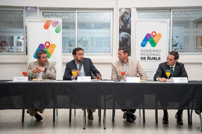 Óscar Crisóstomo se reúne con alcaldes electos y establece ejes de gestión en Ñuble Oscar Crisóstomo se reúne con alcaldes locales.