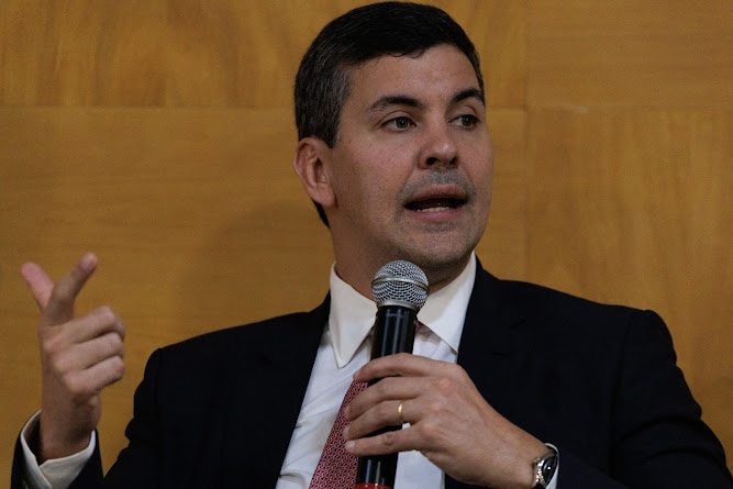 Presidente Santiago Peña califica de “campaña mentirosa” acusaciones sobre compra de bonos del IPS Imagen relacionada con RSS y tecnología.