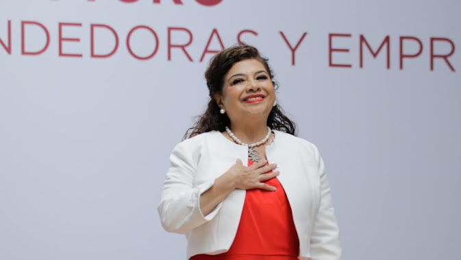 Imagen de un paisaje natural con montañas.