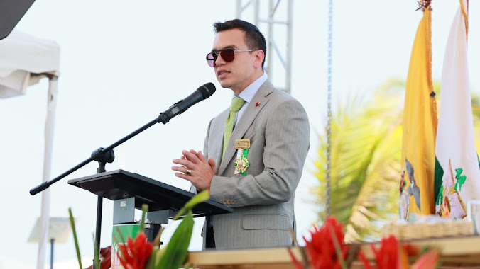 Noboa envía a la Asamblea propuesta para eliminar financiamiento estatal a partidos políticos Imagen de un paisaje natural con montañas.