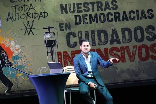 Carlos Sánchez destaca en la Cumbre de Miami con reflexiones sobre estrategia política Retrato de Carlos Sánchez.