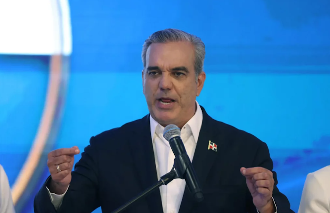 Luis Abinader presenta proyecto de ley que castiga con prisión y multas el tráfico de influencia en el estado Captura de pantalla del sitio web Sufragio.