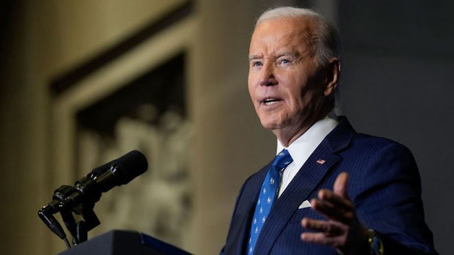 Joe Biden otorga indultos para blindar a funcionarios antes del mandato de Trump Biden hablando en conferencia de prensa.