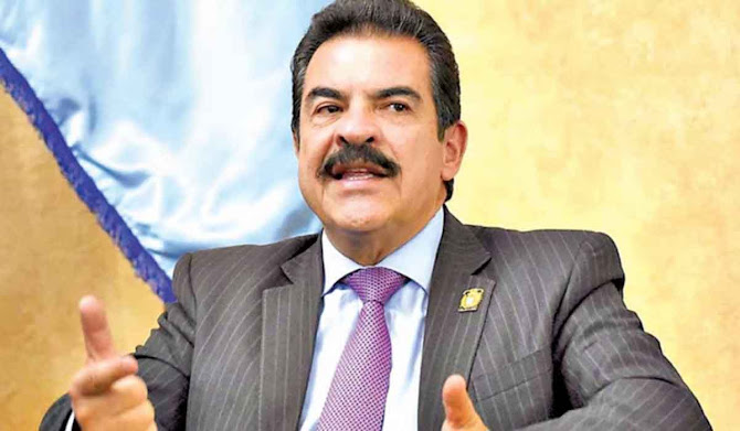 Manfred Reyes Villa anuncia su candidatura presidencial para las elecciones de 2025 en Bolivia Manfred discute su candidatura presidencial 2025.