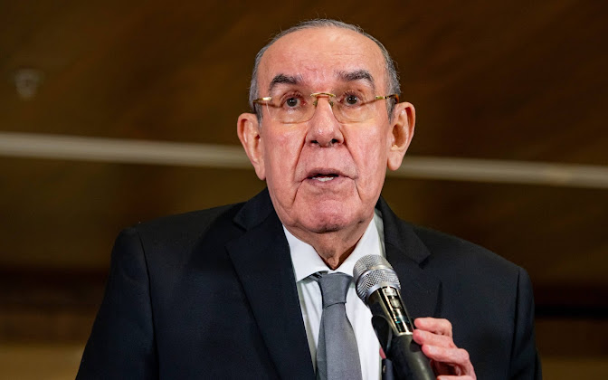 Rodrigo Arias rechaza amenazas de Marco Rubio contra funcionarios costarricenses Rodrigo Arias en una fotografía profesional.