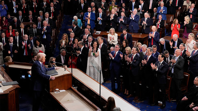 Trump ante el Congreso: Defensa de su agenda y ataques a la oposición Donald Trump dando un discurso.