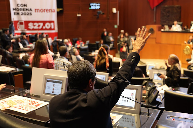 Senado aprobará reformas contra desapariciones antes de Semana Santa, aseguran legisladores de Morena Imagen abstracta con tonos azules y verdes.
