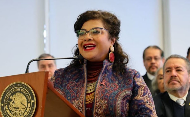 Clara Brugada alcanza 70% de aprobación, pero la inseguridad sigue preocupando en CDMX Fondo abstracto colorido y vibrante.