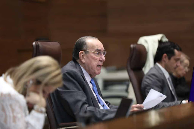 Rodrigo Arias enfrenta competencia interna por la presidencia legislativa Rodrigo Arias en un directorio profesional.