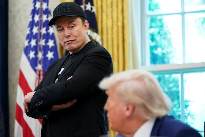 Trump amenaza a Elon Musk: “Tendrá graves consecuencias” si apoya a demócratas Imagen abstracta con colores vibrantes y formas.
