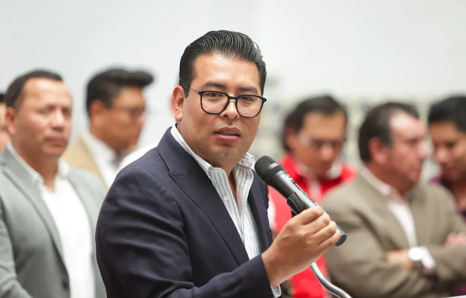 Senador Néstor Camarillo abandona el PRI; bancada tricolor se debilita en el Senado Captura de pantalla del 26 de agosto de 2025.