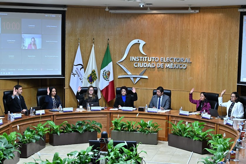 IECM avanza en el proceso para registro de nuevos partidos locales en CDMX Imagen abstracta con colores vibrantes y formas.