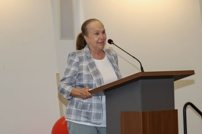 San Luis, Arizona abrirá nuevas líneas de cruce en 2026; Alcaldesa Mayor Nieves Riedel en celebración empresarial en Arizona.