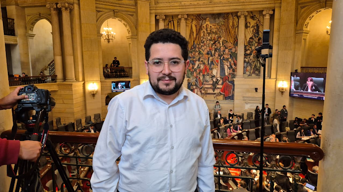 Con la nueva ley de encuestas en Colombia: desinformación y a merced de las redes sociales