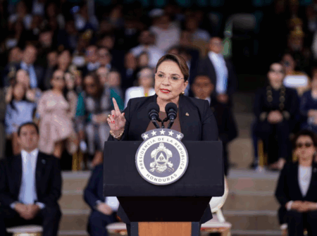 Xiomara Castro ordena la transición en Honduras y cuestiona la legitimidad del próximo Gobierno