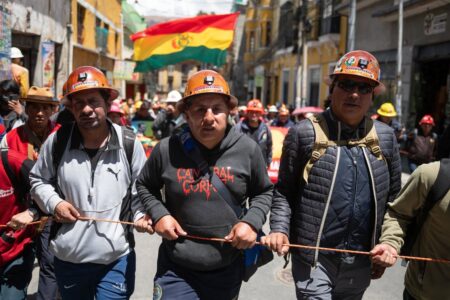 Bolivia levanta bloqueos tras acuerdo con la COB, pero mantiene fin del subsidio al diésel