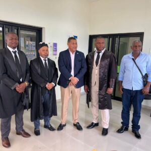 Alcalde de Samaná defiende en tribunales áreas verdes públicas