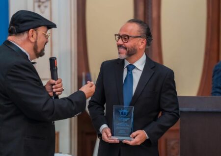 Club Rotario reconoce a Ernesto Castro por labor social en El Salvador Club Rotario reconoce a Ernesto Castro por labor social en El Salvador