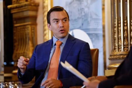 Ecuador: Noboa propone deducción fiscal por vivienda social