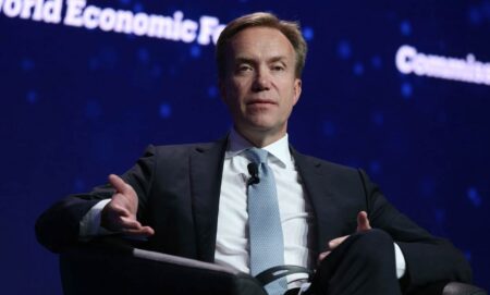 Presidente del Foro Económico Mundial dimite por caso Epstein