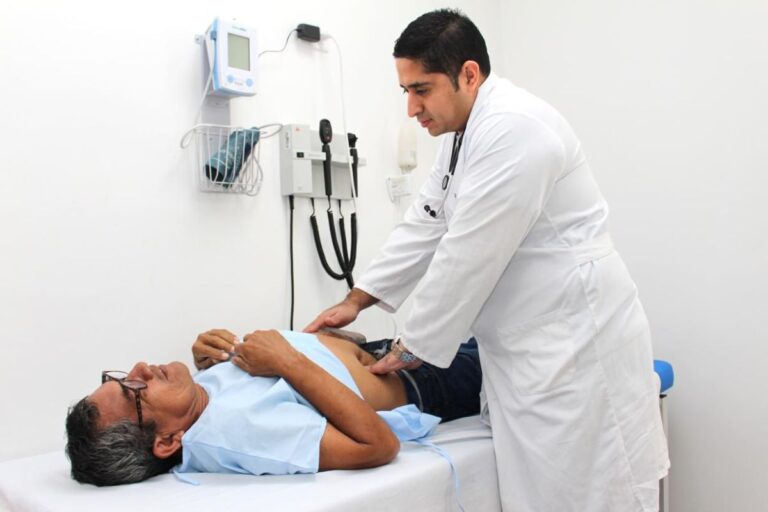 IESS retira reducción del tiempo de consulta y exige reformas